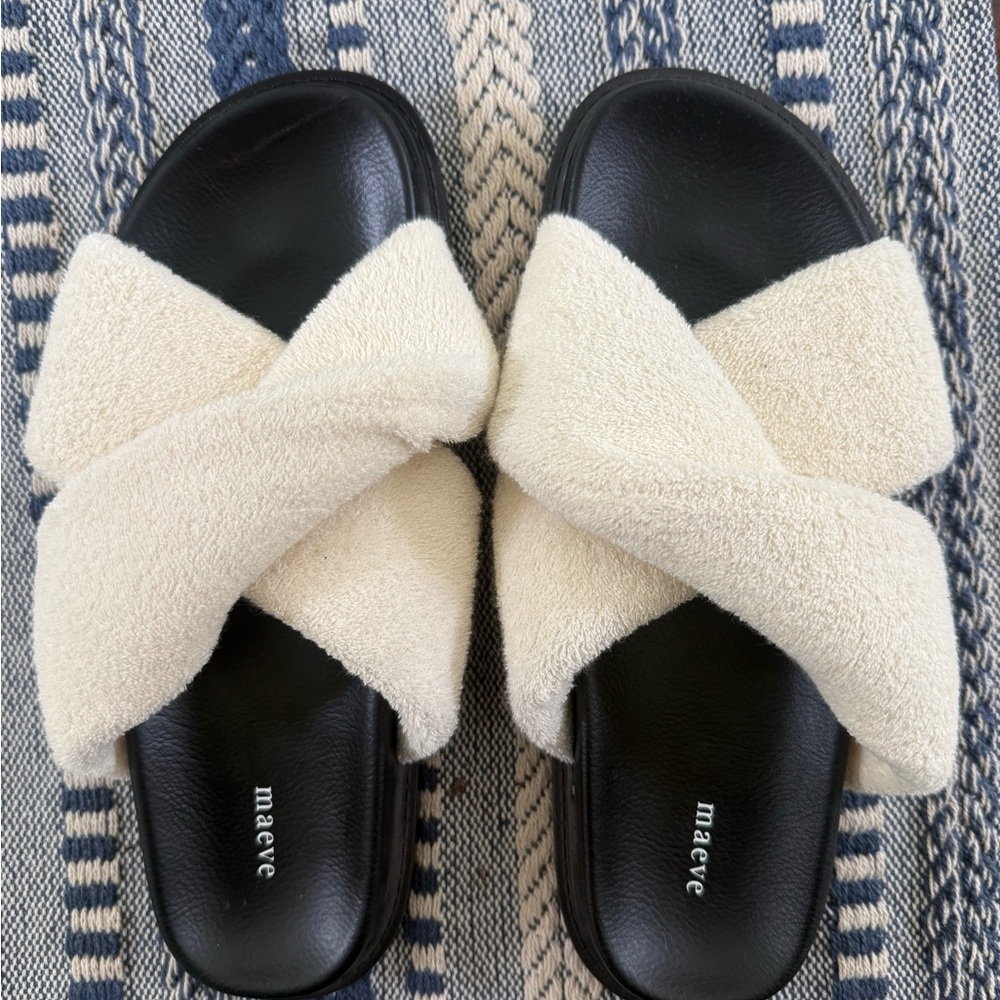 Maeve Cream and Black Cozy Slippers towel fuzzy sandals size 9 Anthropologie